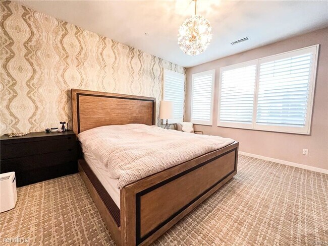 Building Photo - 4 br, 3.5 bath Condo - 231 Carmine