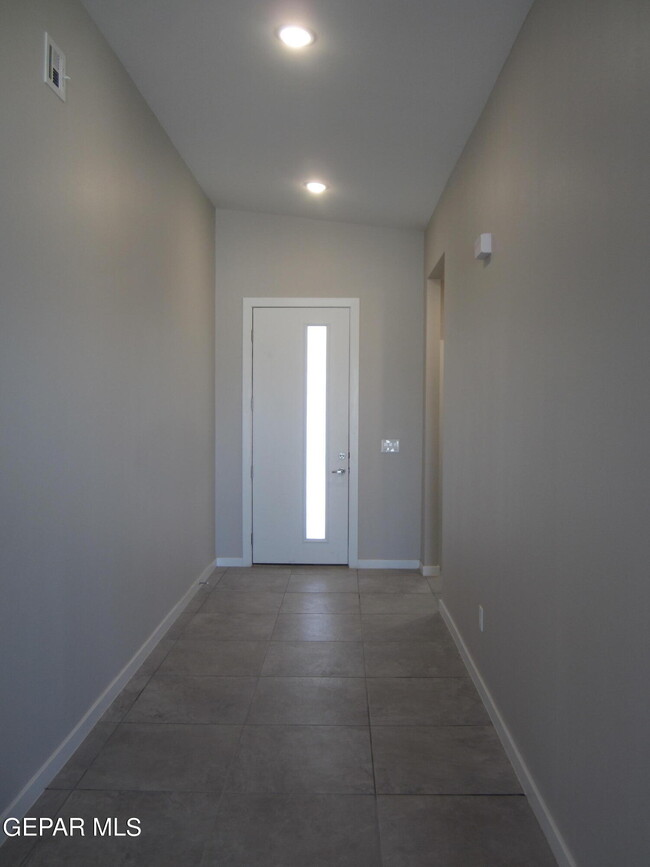 Building Photo - 517 Osier Dr