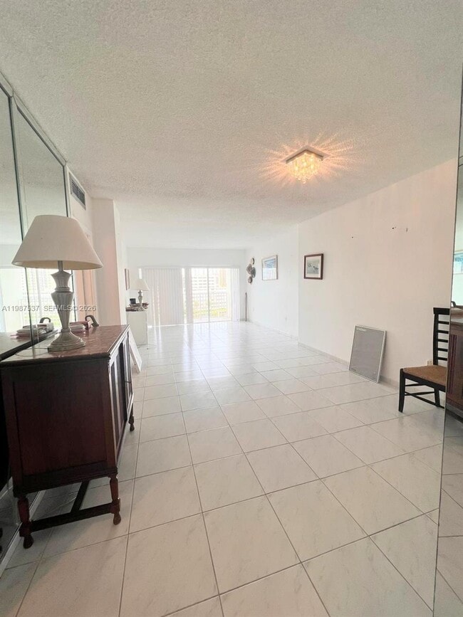 Building Photo - 300 Bayview Dr