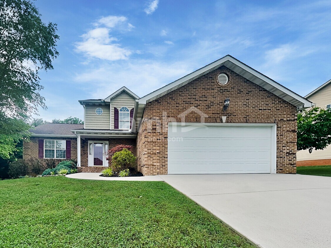 Foto principal - 2217 Country Brook Lane