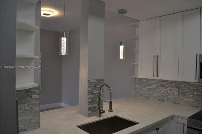 Building Photo - 2336 Anchor Ct
