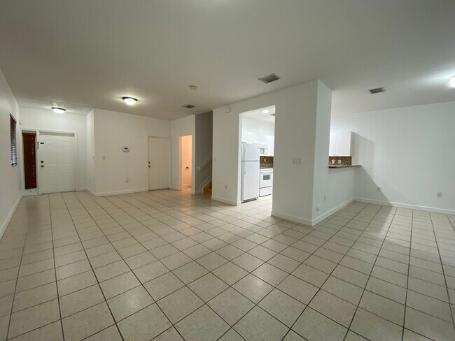 Building Photo - 385 NE 33rd Ter