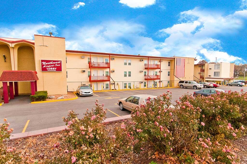 Northwest Airport Inn Apartments in ST ANN, MO