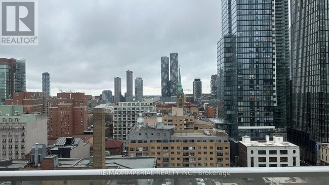 Building Photo - 88 Queen St E