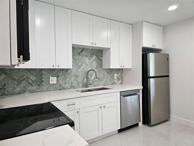 Foto del edificio - 9557 NW 2nd Pl