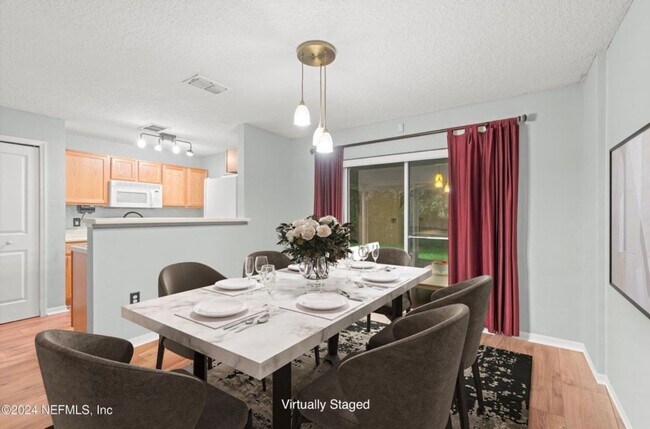 Foto del edificio - 11565 Hickory Oak Dr