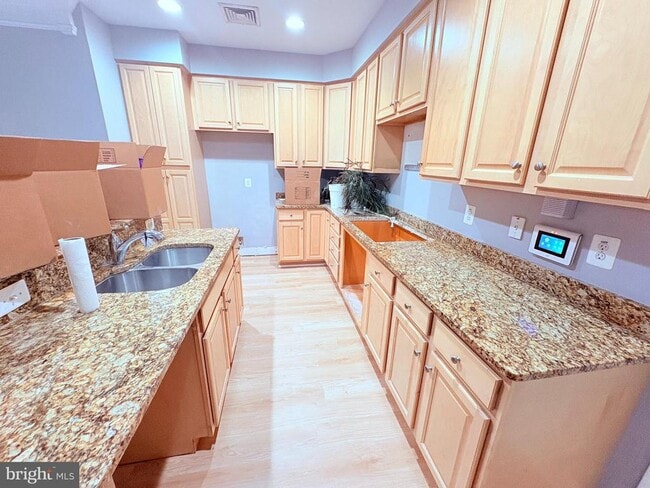 Foto del edificio - 2396 Brookmoor Ln