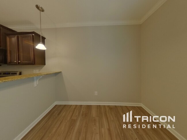 Foto del edificio - 665 Dawsons Park Wy