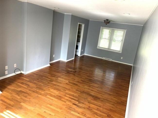Building Photo - 202 S Orchard Dr