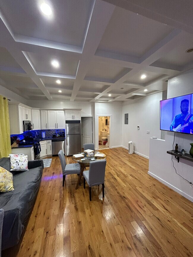 Dining/sitting - 451 Newport St
