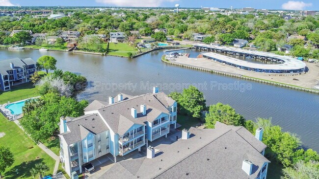 Foto del edificio - 18617 Egret Bay Blvd