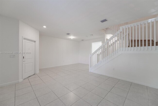 Foto del edificio - 640 NE 207th St