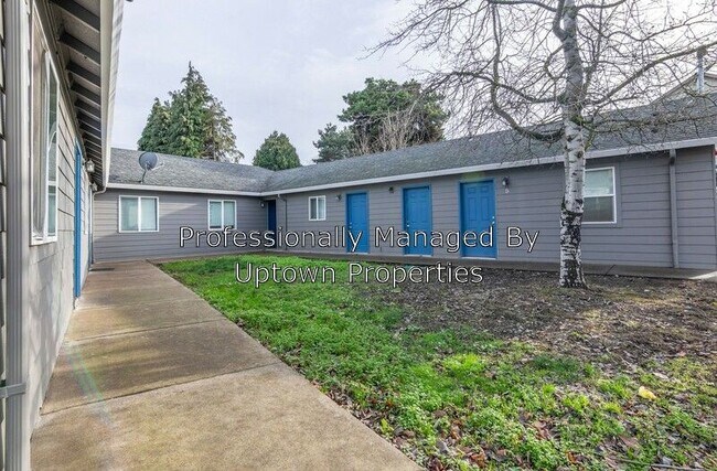 Building Photo - Conveniently Located 2 Bedroom