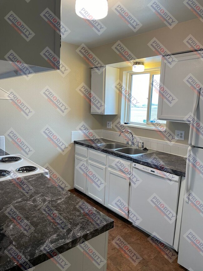 Building Photo - Property Agent Owned