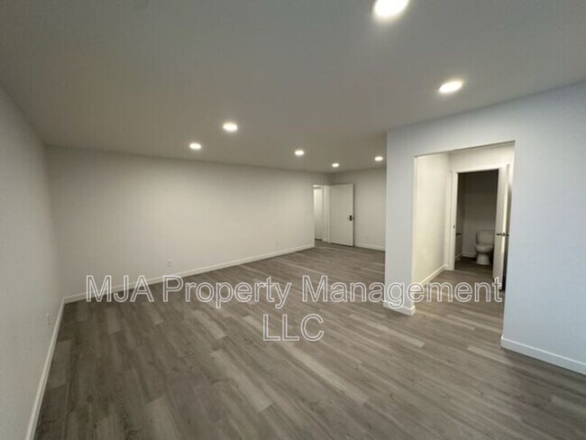Foto del edificio - 498 East Fort Union Blvd