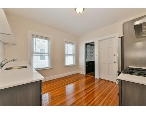 Foto del edificio - 667 Adams St