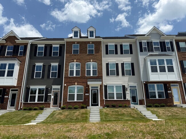 Foto del edificio - 145 Spring Gate Ln