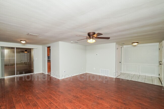 Foto del edificio - 3618 Springfield Dr
