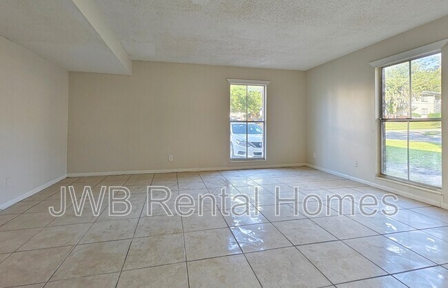 Foto del edificio - 851 Bert Rd