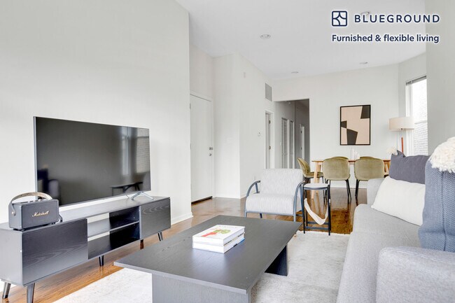 Foto del edificio - 3241 N Southport Ave