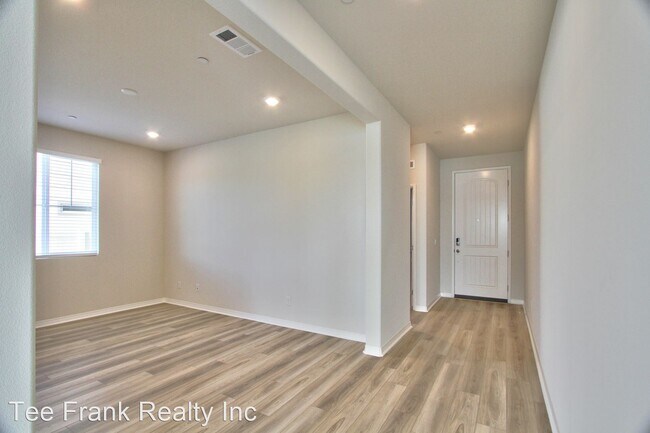 Foto del edificio - 5 br, 2.5 bath House - 24319 Insignia Dr.