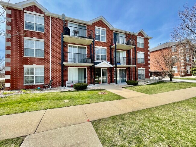 Building Photo - 16690 Liberty Cir
