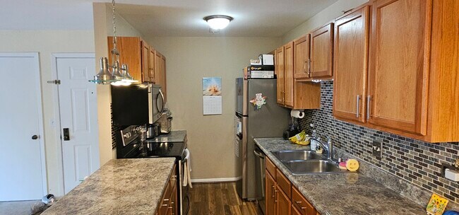 Foto del edificio - 893 Golf Course Rd