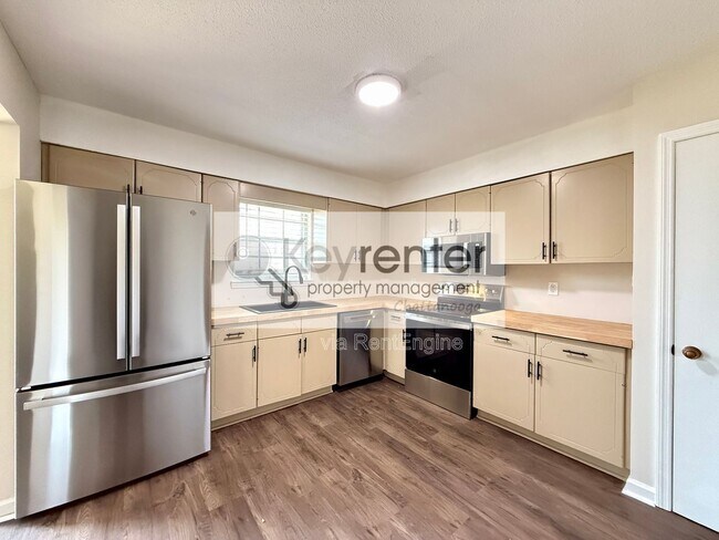 Foto del edificio - 8225 Cavan Cir