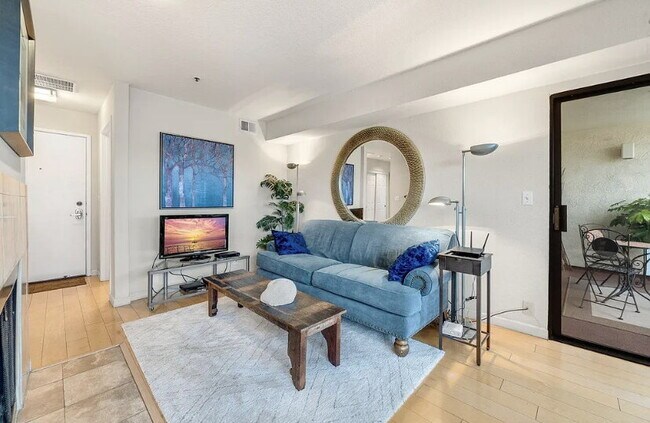 Foto del edificio - Move in and enjoy this amazingly located P...