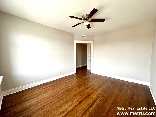 Foto del edificio - 2807 N Kedzie Ave