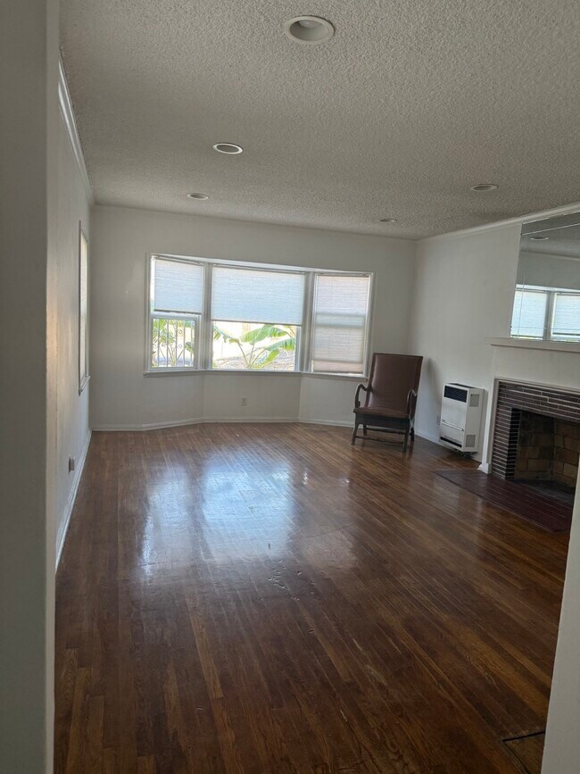 Building Photo - 3720 Ruthelen St