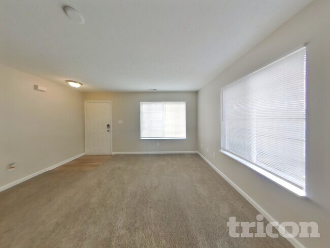 Building Photo - 604 Mountain Pine Dr