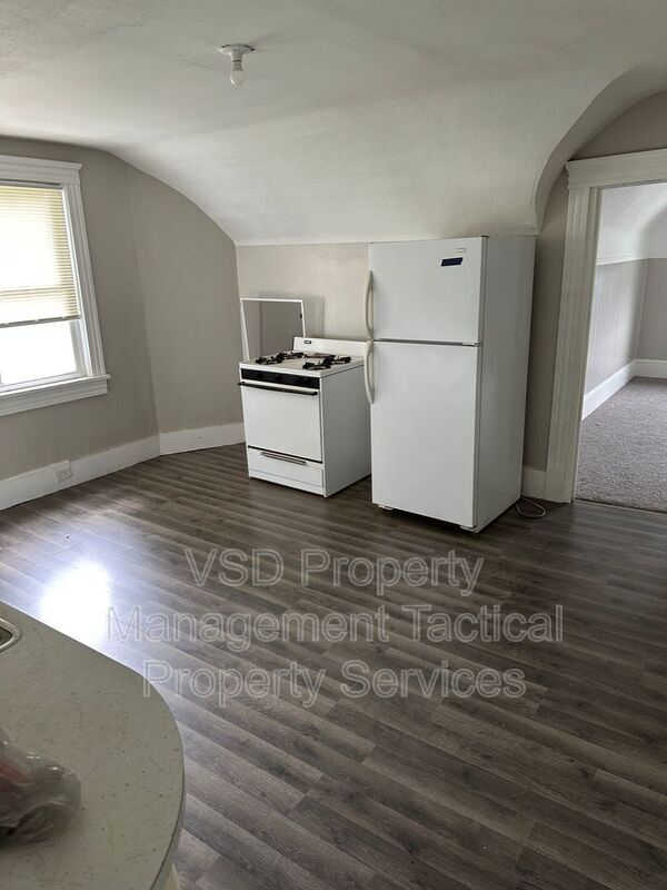 Building Photo - 6519 Hosmer Ave