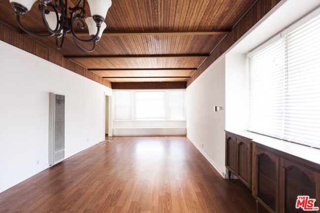 Building Photo - 62 Rose Ave