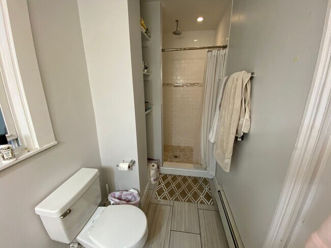 Building Photo - Central Mission Hill Location. Laundry on ...