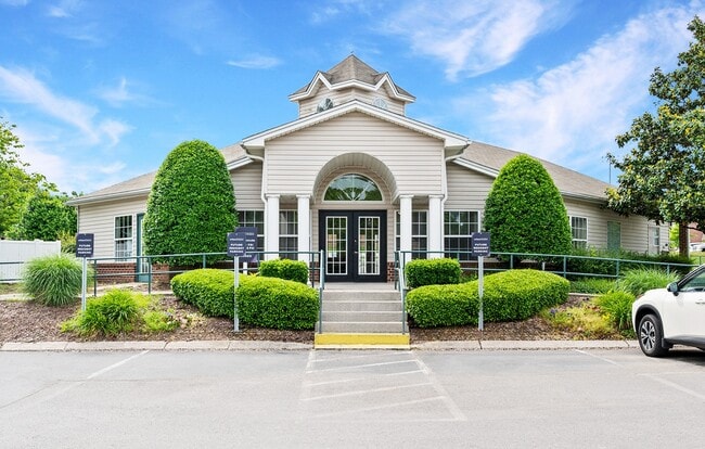 Building Photo - Willow Creek Apartments