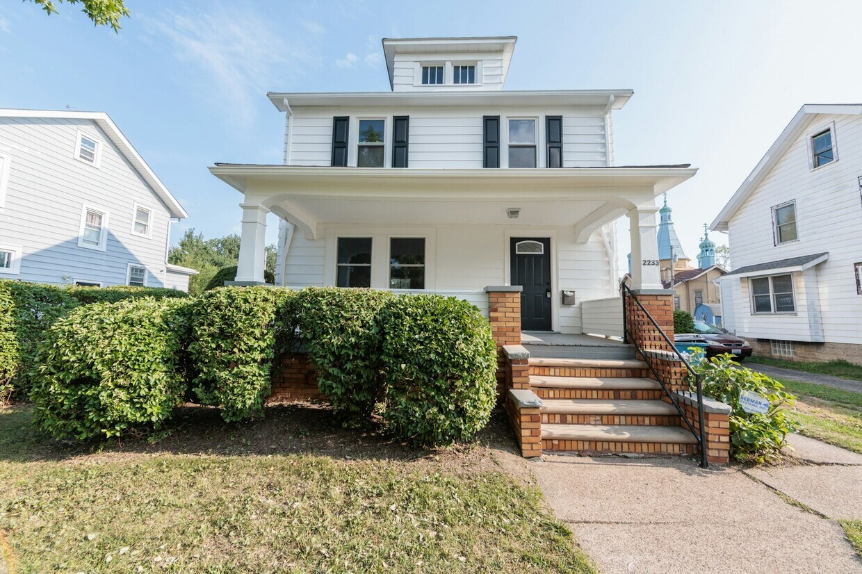 Foto principal - 2233 E 33rd St