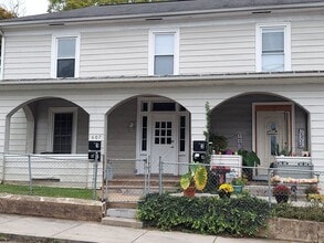 Building Photo - 607 Winthrop St