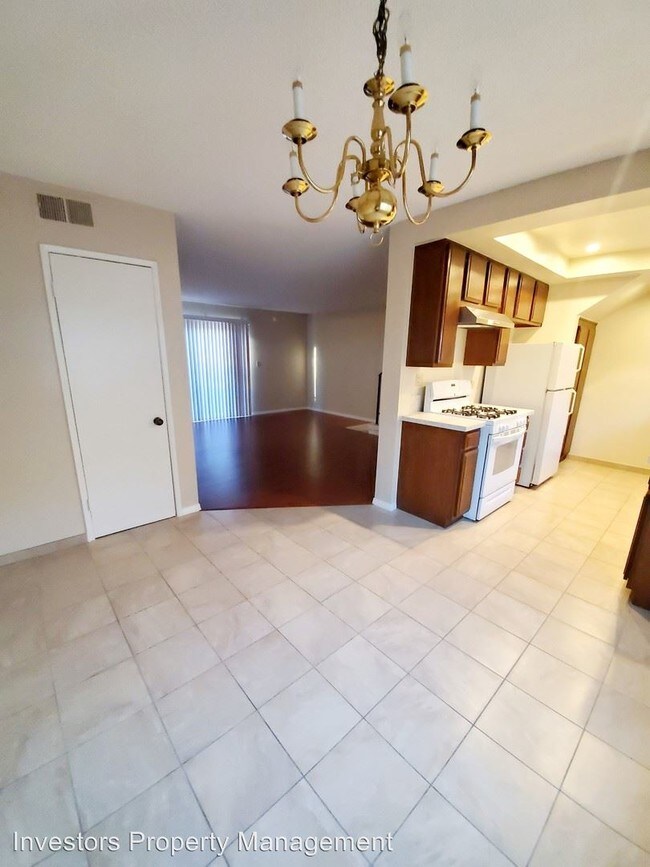 Building Photo - 232 S Pine St