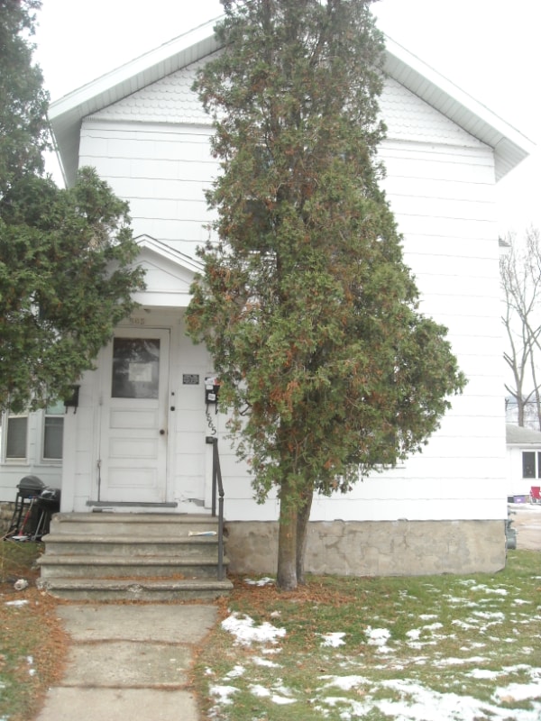 Building Photo - 865 W 5th St