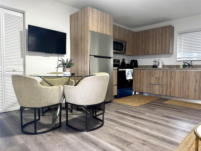 Foto del edificio - 1684 SW 10th St