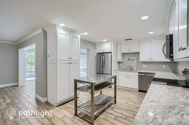 Building Photo - 421 San Sebastian Prado