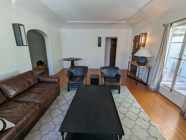 Sala de estar/familiar - 2090 E Mountain St