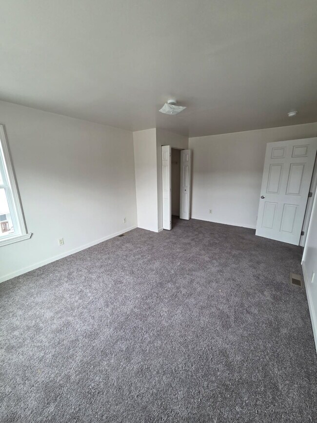 Bedroom - 210 W Wayne St