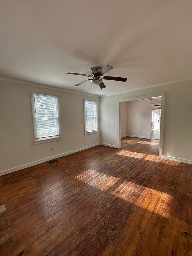 Foto del edificio - In town - 3 Bedroom, 1 bathroom house move-in ready