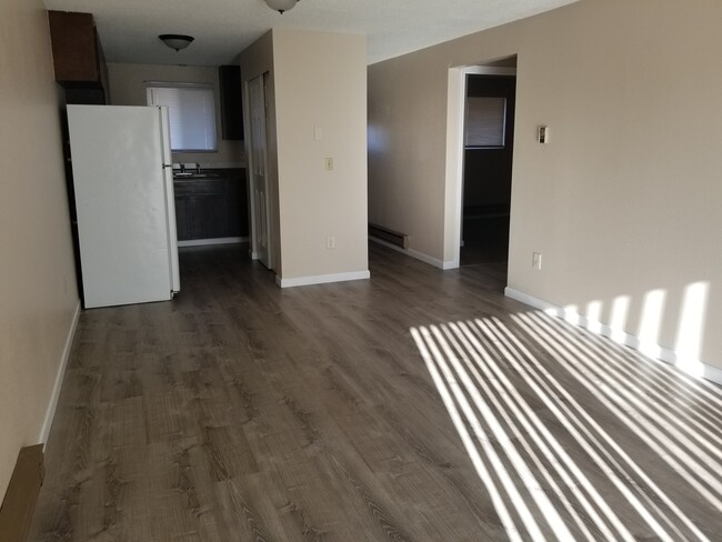 Living Room/Kitchen - 1811 N Laventure Rd