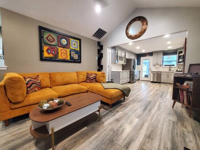 Foto del edificio - Beautiful 2-Bedroom, 2-Bath Townhome in Gated Community – Section 8 Welcome! Furniture Not Included!