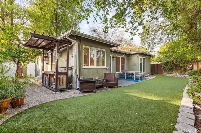 Foto del edificio - 5634 Ponce Ave