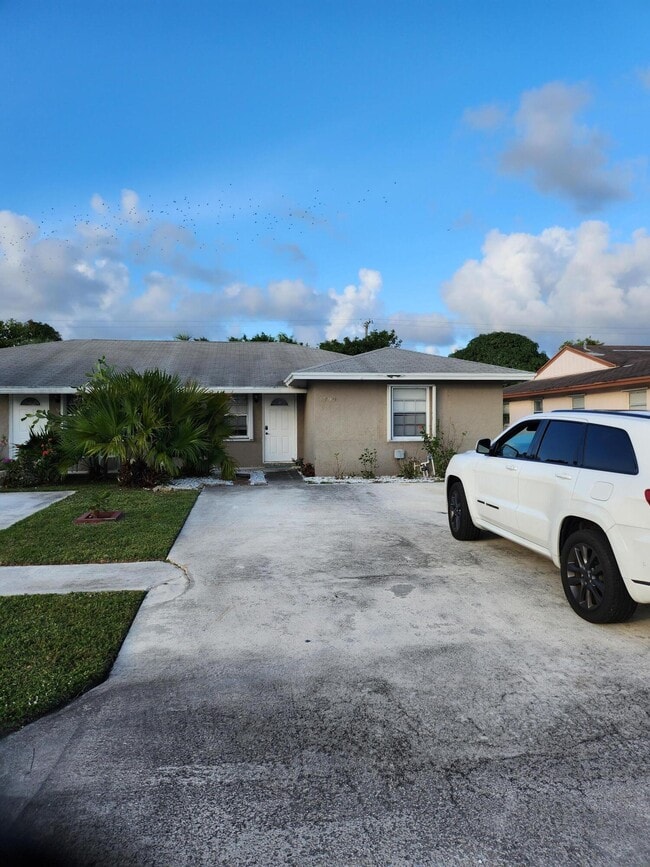 Building Photo - 4799 Arthur St