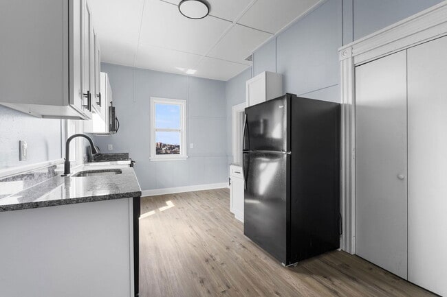 Building Photo - 2721 Cobden St